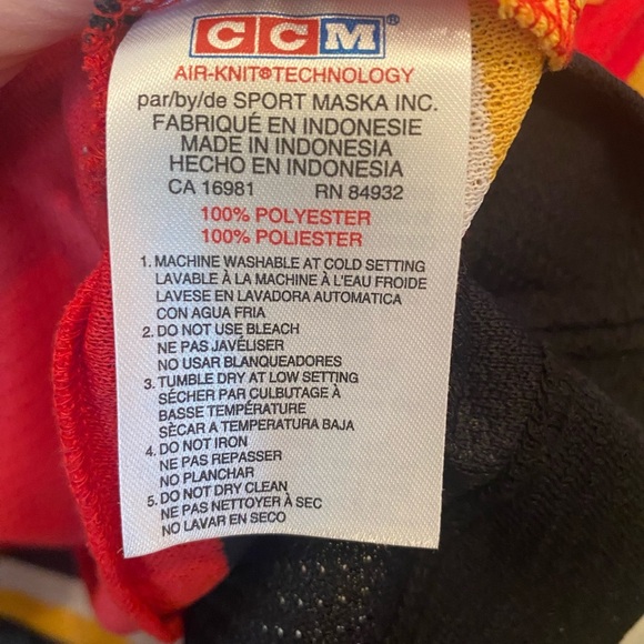 Adult Size M - CCM Calgary Flames Jersey - Picture 5 of 5